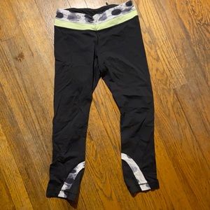 Black/yellow/white cropped leggings lululemon